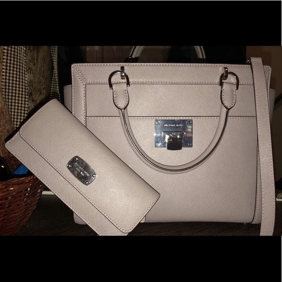 Authentic Michael Kors Purse & Wallet
